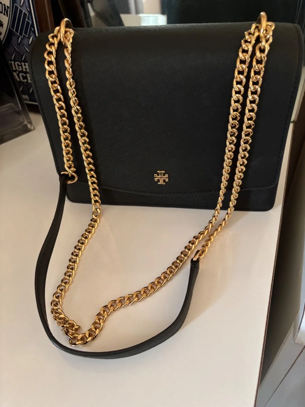 Tory burch saffiano black purse. Almost New